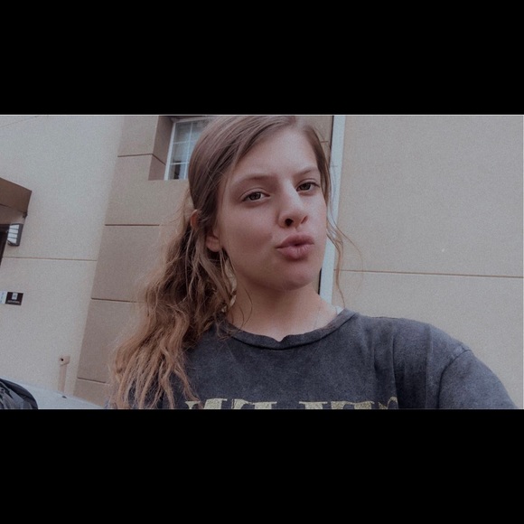 Meet your Posher, Sabrina - Picture 1 of 1